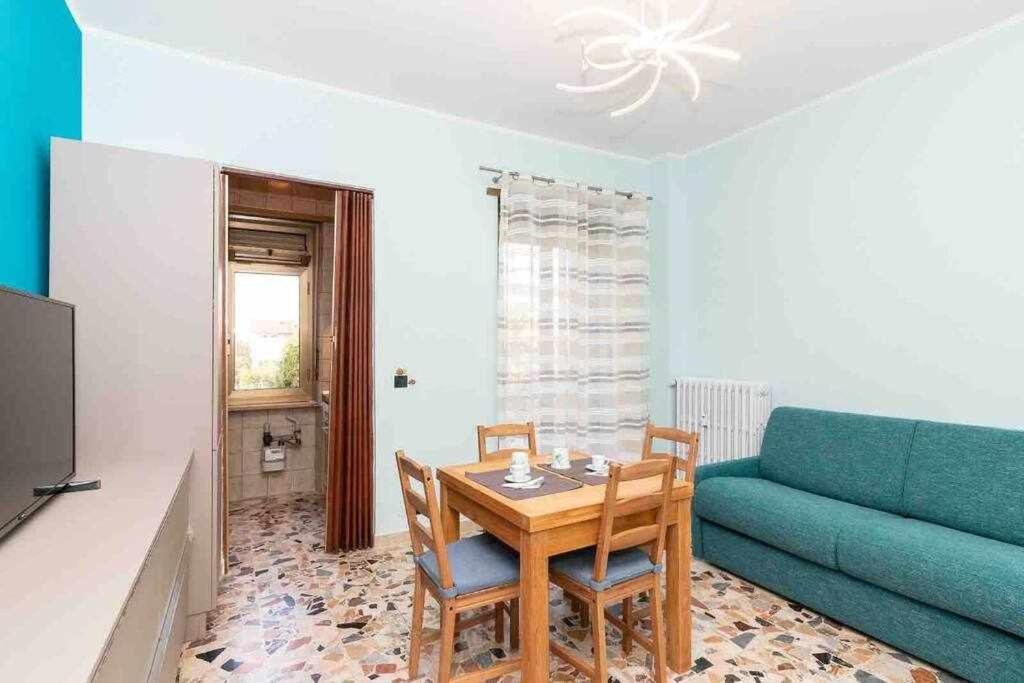 Appartamento A Pochi Passi Dalla Stazione Comodo A Coppie E Famiglie, Casa Ferrucci Колленьо Экстерьер фото