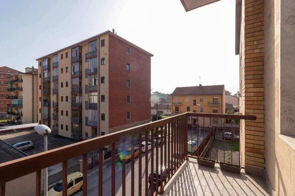 Appartamento A Pochi Passi Dalla Stazione Comodo A Coppie E Famiglie, Casa Ferrucci Колленьо Экстерьер фото